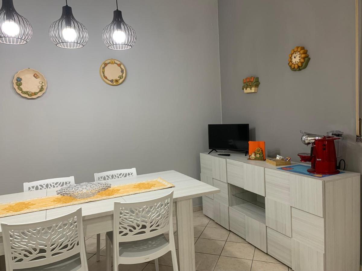 “L' Angolo Dei Sogni” Apartment กาซาเล มอนแฟร์ราโต ภายนอก รูปภาพ